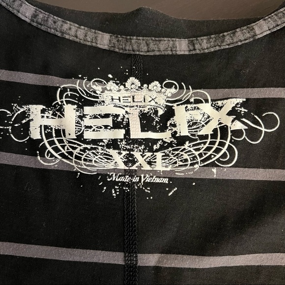 Helix single stitch Striped grey tshirt,short slv, released hem,button detail - Picture 2 of 10